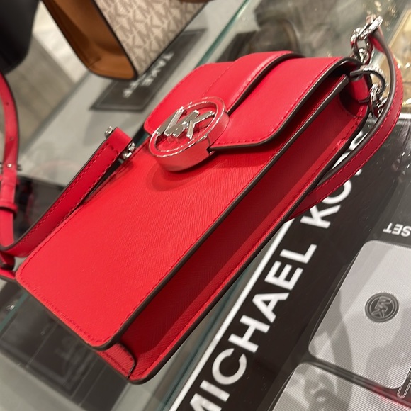 Michael Kors Carmen Small Logo Smartphone Crossbody Bag
Bright Red
NWT - Picture 9 of 16
